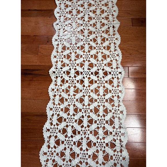 Hand-Crocheted Ivory Runner Rectangular Lace Floral Design 46"x14" Intricate Pat - Picture 3 of 10
